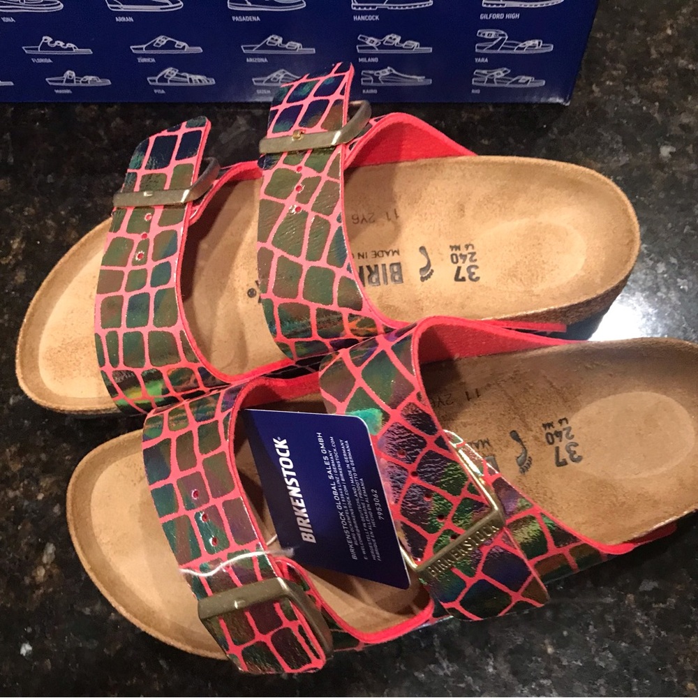 NWT Birkenstock gator gleam Raspberry